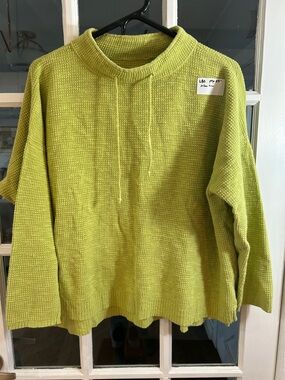 L60.    Cozy Olive Green Knit Sweater - Women